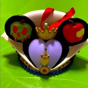 Disney Numbered Ornament Snow White The Queen